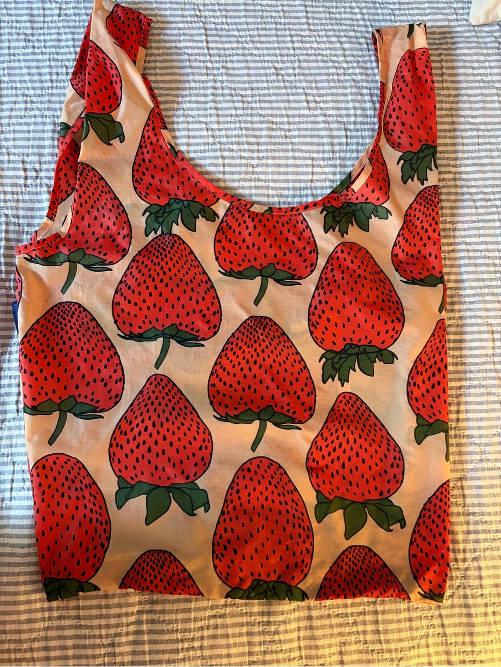 Baggu- Strawberry Print Women's Tote Bag - Red/Pink - Picture 2 of 10